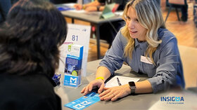 Zwei Frauen im Berufsberatungsgespräch